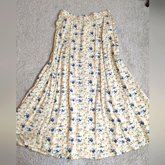 Nipon Boutique Dresses & Skirts - Vintage midi skirt